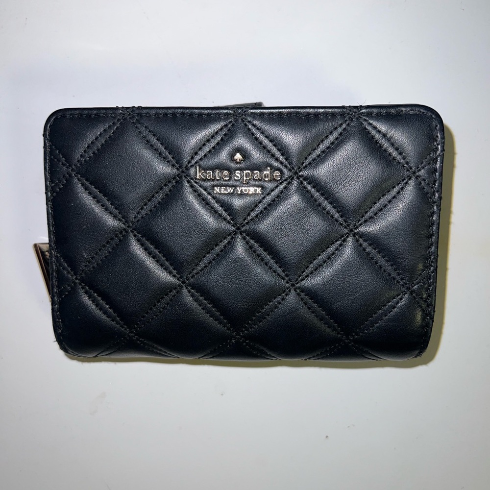 🔥 Kate Spade Carey Medium Quilted Compact Bifold Wallet
